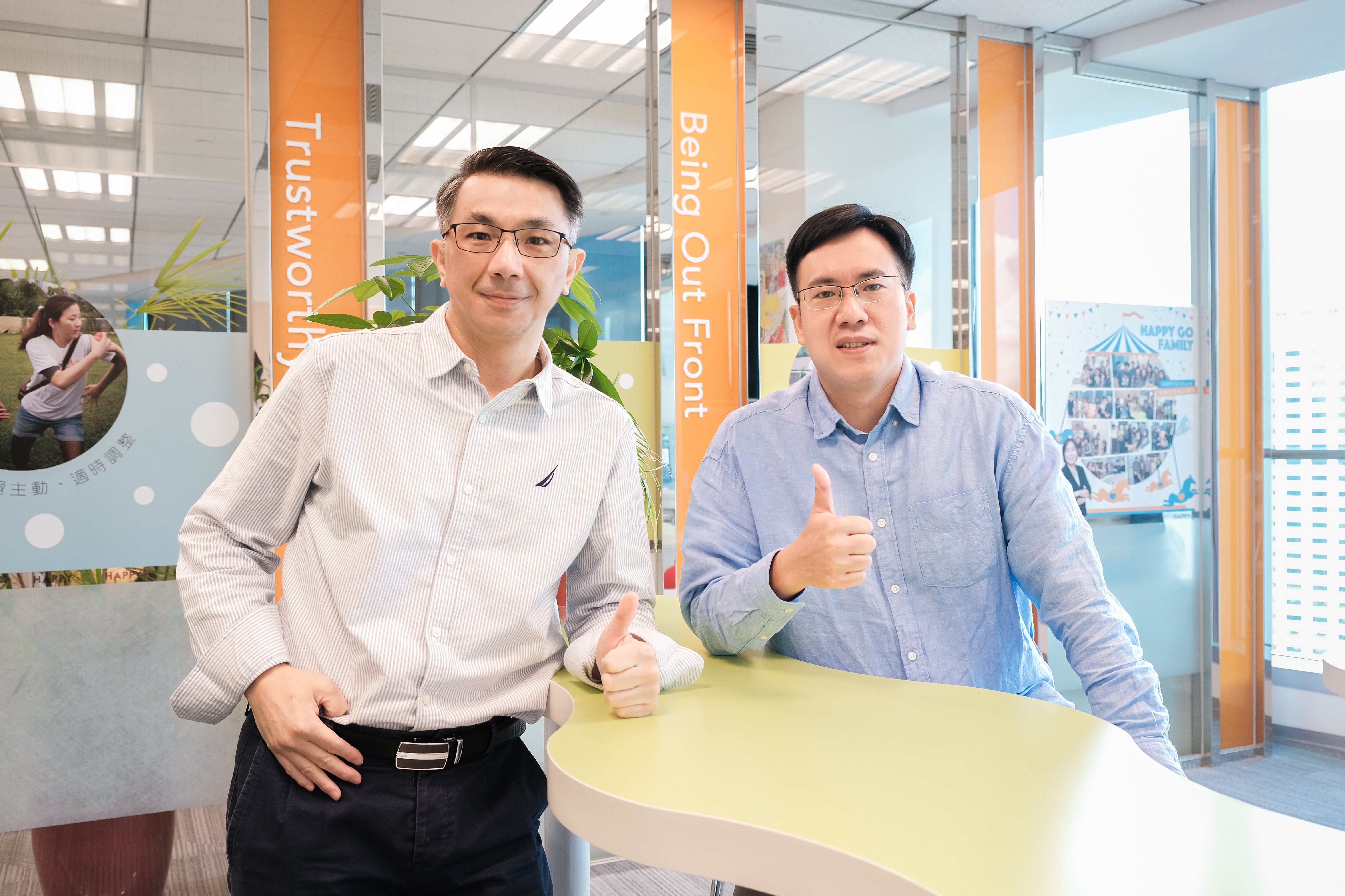 圖左為 Derek Huang, WWSO Sr. Analytics Specialist, AWS,圖右為鼎鼎聯合行銷數據長 Bruce Huang 圖左為 Derek Huang, WWSO Sr. Analytics Specialist, AWS,圖右為鼎鼎聯合行銷數據長 Bruce Huang