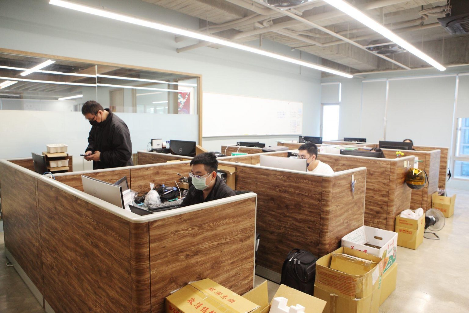 圖說:路易莎集團資訊部門為集團打造新一代的資訊系統,借助 AWS 之力、將系統上雲。 圖說:路易莎集團資訊部門為集團打造新一代的資訊系統,借助 AWS 之力、將系統上雲。