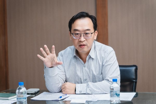 嘉義縣綜合規劃處處長陳皇成 表示:「AWS方案有效節省基礎設施開支,讓資源配置更具彈性,提升整體成本效益,讓嘉義縣政府的災難恢復效率大幅提升。」 嘉義縣綜合規劃處處長陳皇成 表示:「AWS方案有效節省基礎設施開支,讓資源配置更具彈性,提升整體成本效益,讓嘉義縣政府的災難恢復效率大幅提升。」